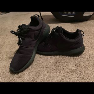 Woman’s Nike Roshes